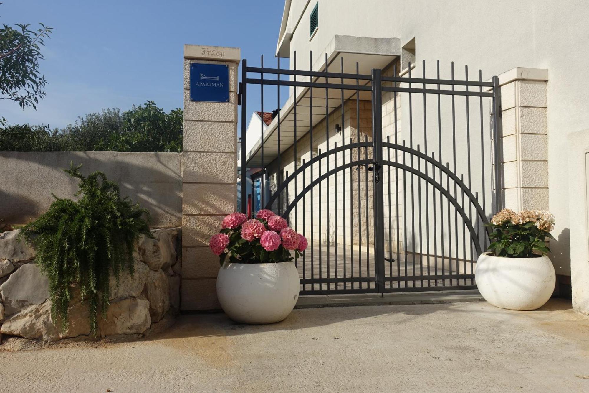 Apartment Tonka Vodice Eksteriør bilde